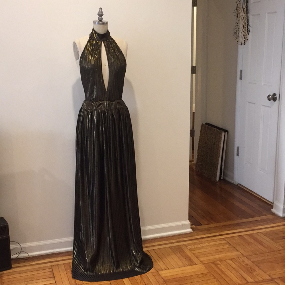 💳💰LIQUID GOLD💰💳 gold pleated gown